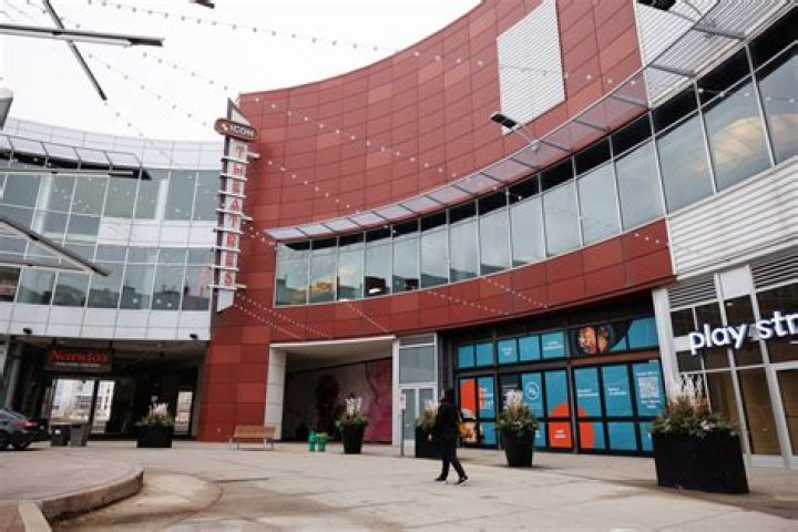 AMC Roosevelt Mall: A Premier Destination for Entertainment and Shopping