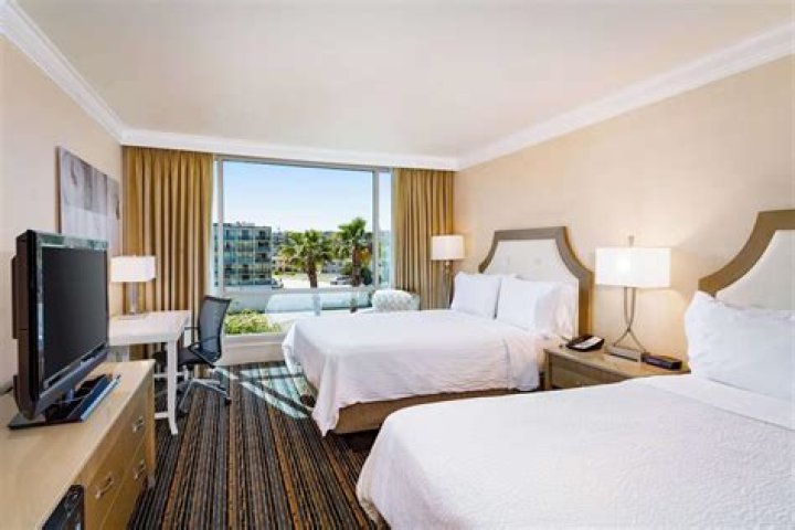 Bayside DoubleTree: Your Premier Destination for Luxury and Comfort