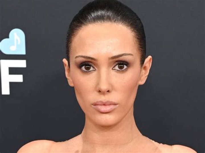 Bianca Censori Natural Breast Enhancement: A Comprehensive Guide to Natural Beauty