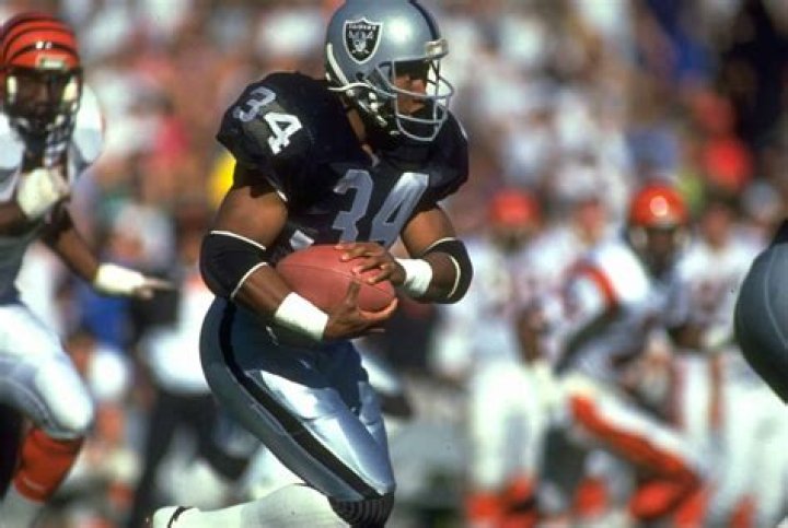 Bo Jackson's 40 Yard Dash: The Untold Story of Speed, Power, and Legacy