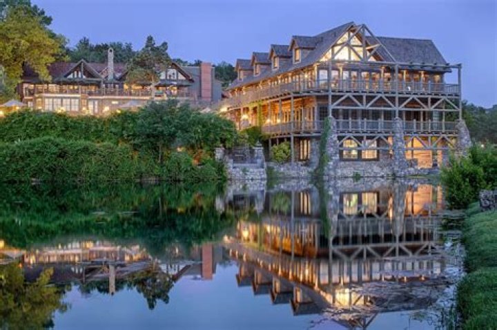 Discover the Beauty of Lodge of the Ozarks in Branson MO