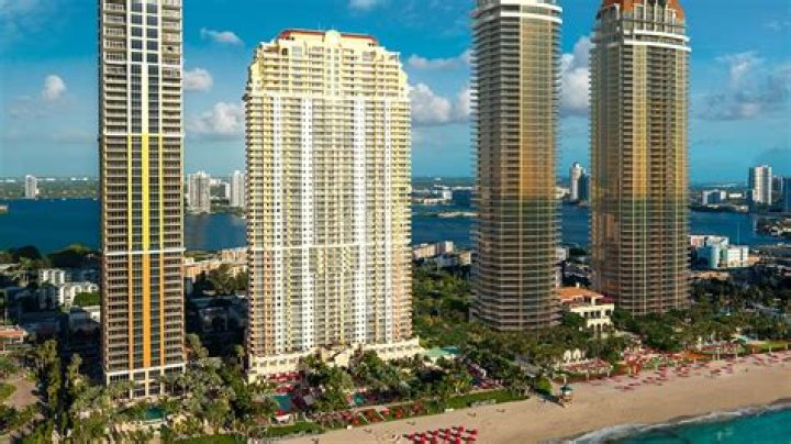 Discover the Luxury and Charm of Acqualina Beach Resort