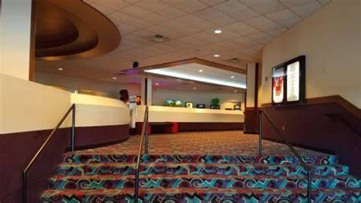 Discover the Vibrant Merchants Crossing Theater in North Fort Myers