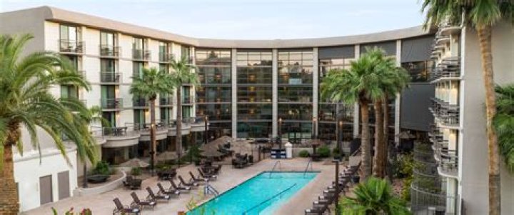 Embassy Suites by Hilton Phoenix Biltmore: A Luxurious Stay in the Heart of Arizona