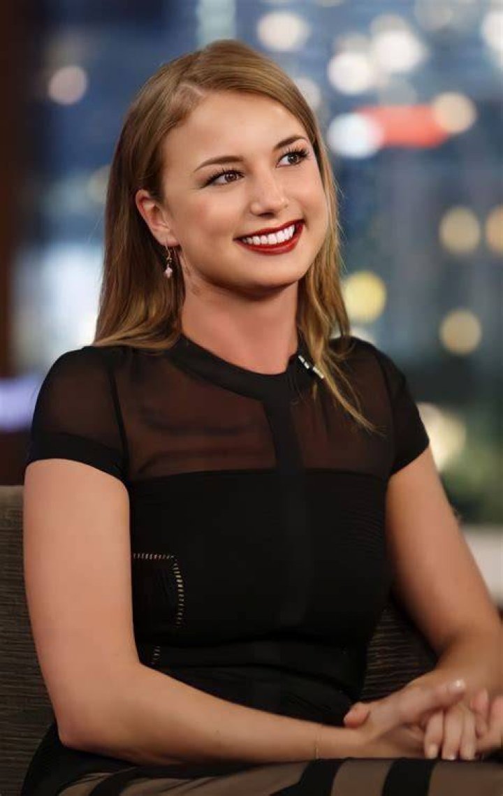 Emily Vancamp: The Rising Star of Hollywood's Silver Screen