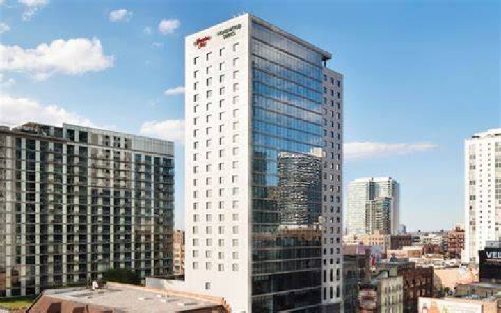 Hampton Inn-Chicago West Loop: Your Premier Stay in the Heart of the City