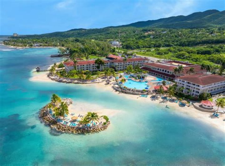 Holiday Inn Unspree All Inclusive Resort in Montego Bay: Your Ultimate Caribbean Escape
