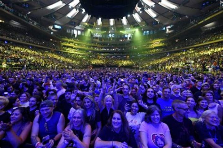 How Many People Does Madison Square Garden Hold: A Comprehensive Guide