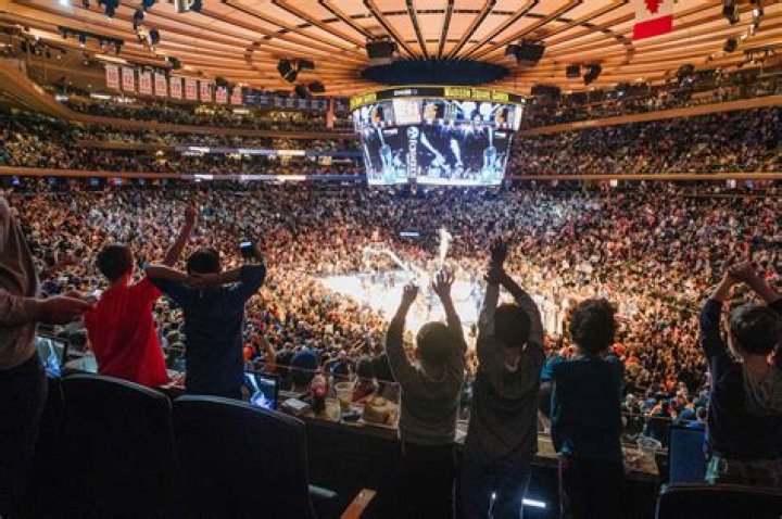 How Many People Fit Inside Madison Square Garden: A Comprehensive Guide