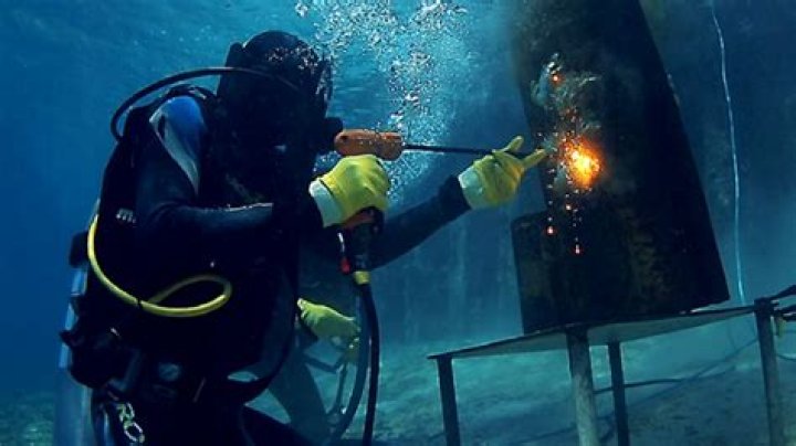 How Much Do Underwater Welders Make a Year? A Comprehensive Guide