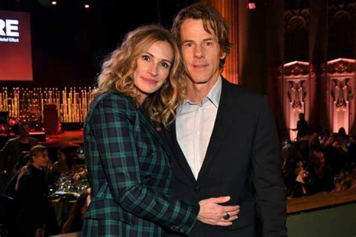 Julia Roberts Date: Exploring Her Romantic Life and Journey