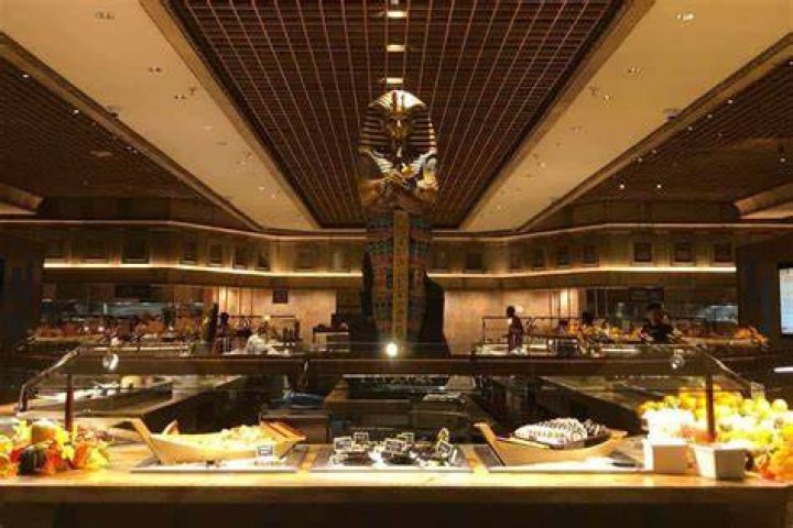 Luxor Buffet: A Feast for Every Palate at an Iconic Las Vegas Resort