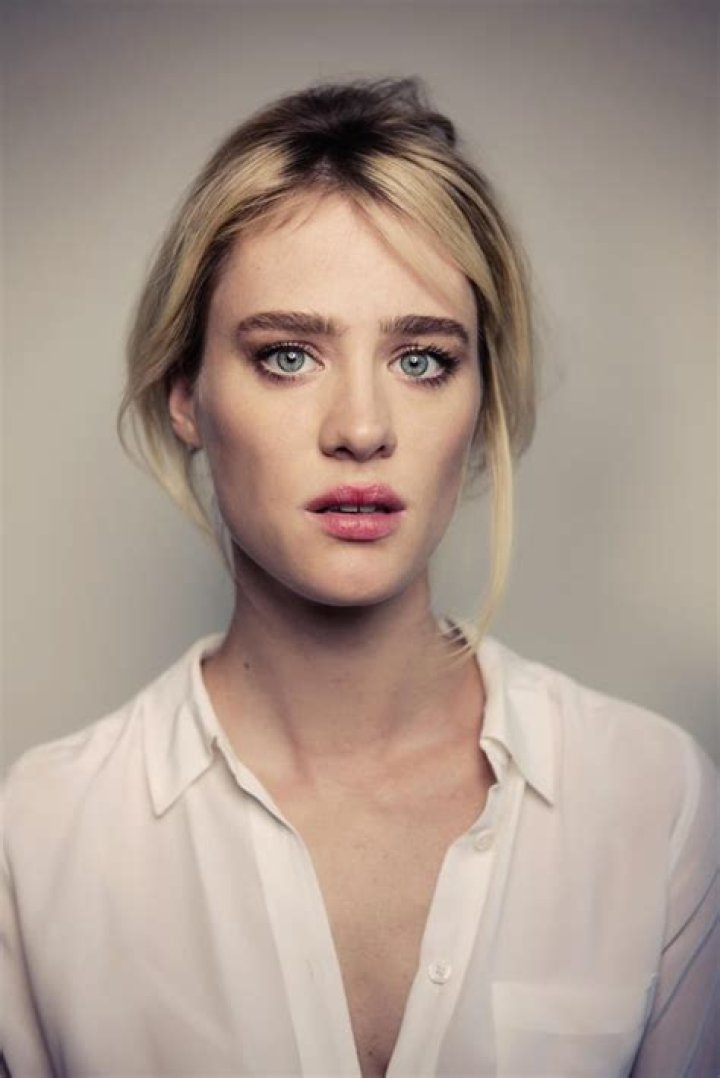 Mackenzie Davis Age: Exploring the Life, Career, and Achievements of a Rising Hollywood Star