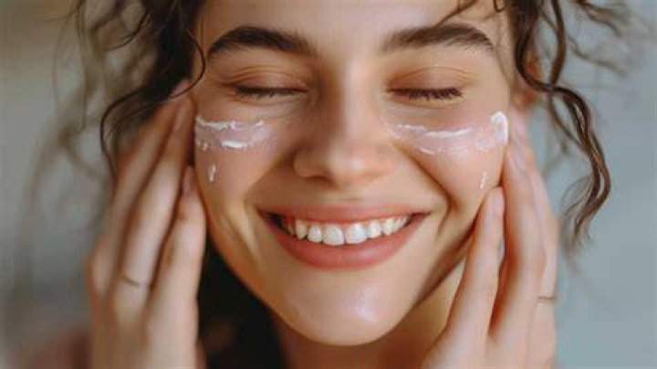 Mixing Moisturizer and Sunscreen: The Ultimate Guide to Achieving Flawless Skin