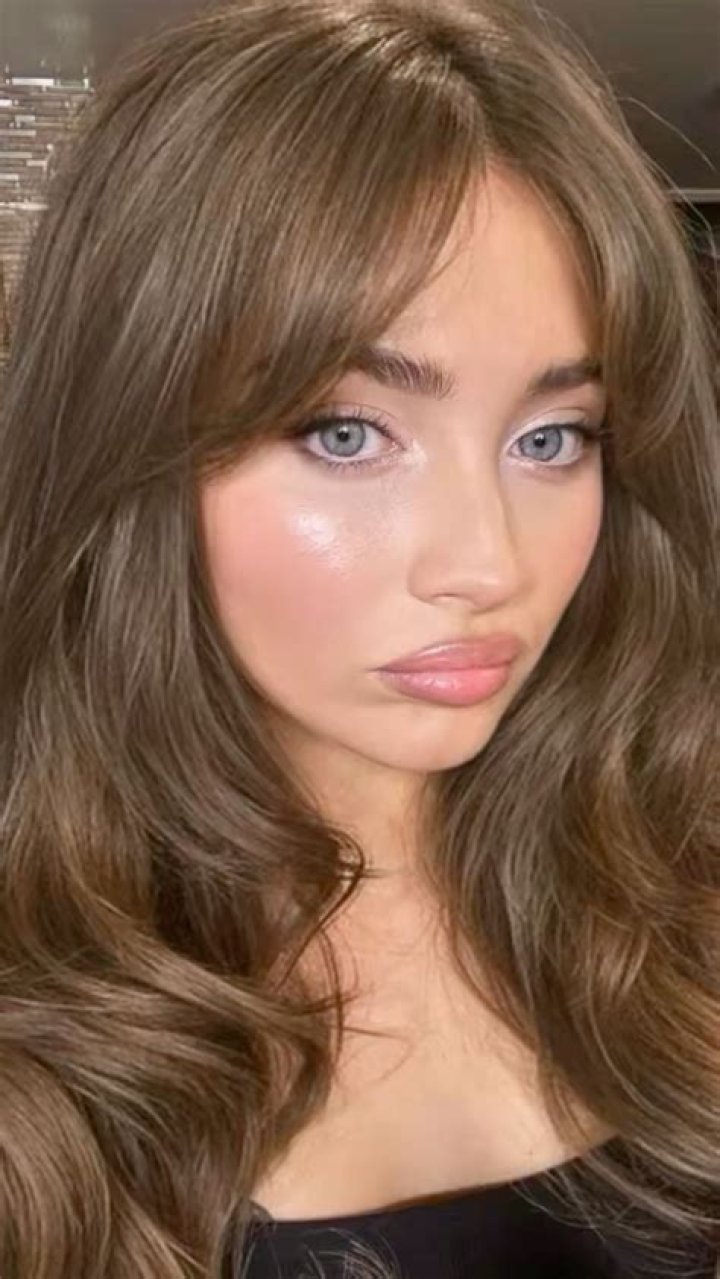 Sabrina Carpenter Brown Hair: A Comprehensive Look into the Transformation