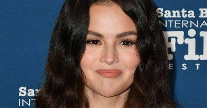 Selena Gomez Real Boobs: Unveiling the Truth Behind the Celebrity's Body Image