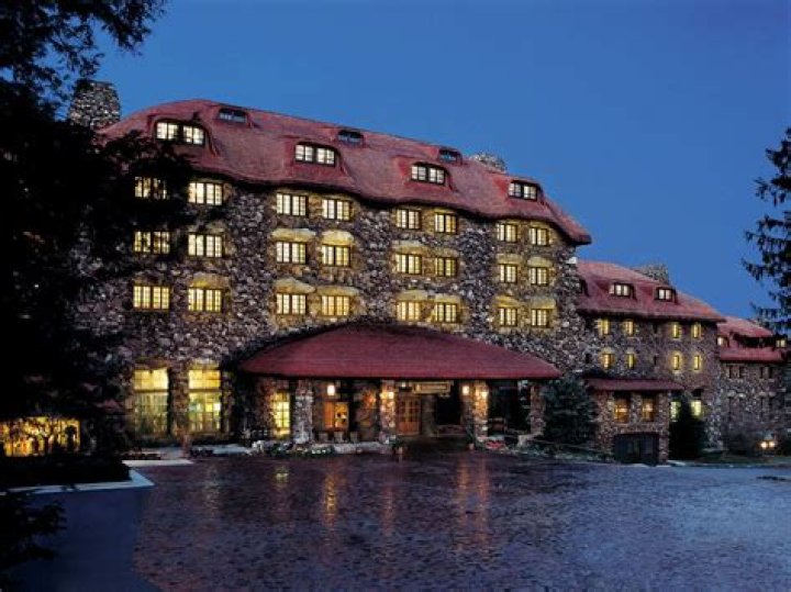 The Grove Park Inn Resort: A Luxury Destination in Asheville, North Carolina