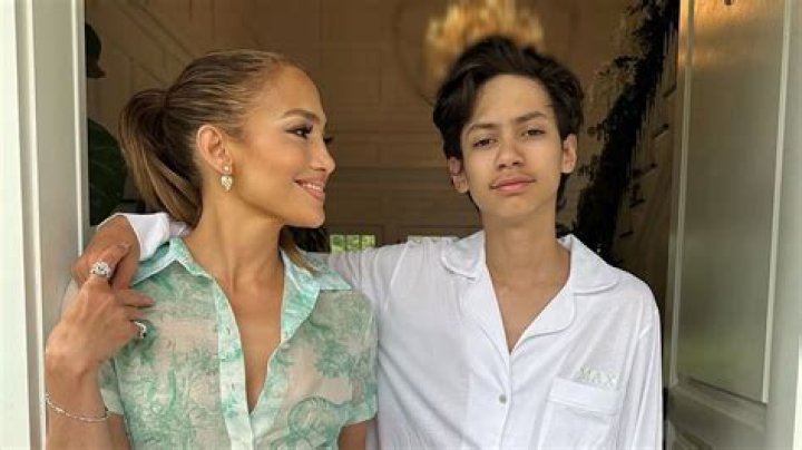 Who is JLo's Boyfriend: A Comprehensive Look at Jennifer Lopez's Love Life
